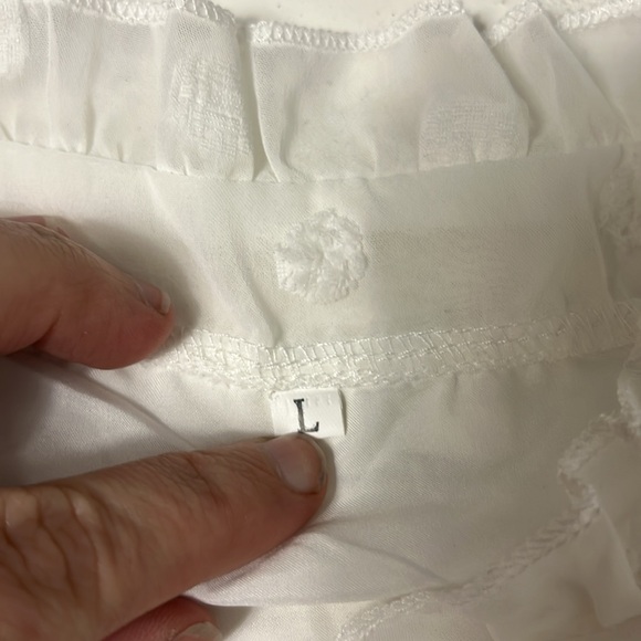 Amazon Large Layered Short Sleeve White Polka Dot V Neck Blouse - Picture 5 of 5